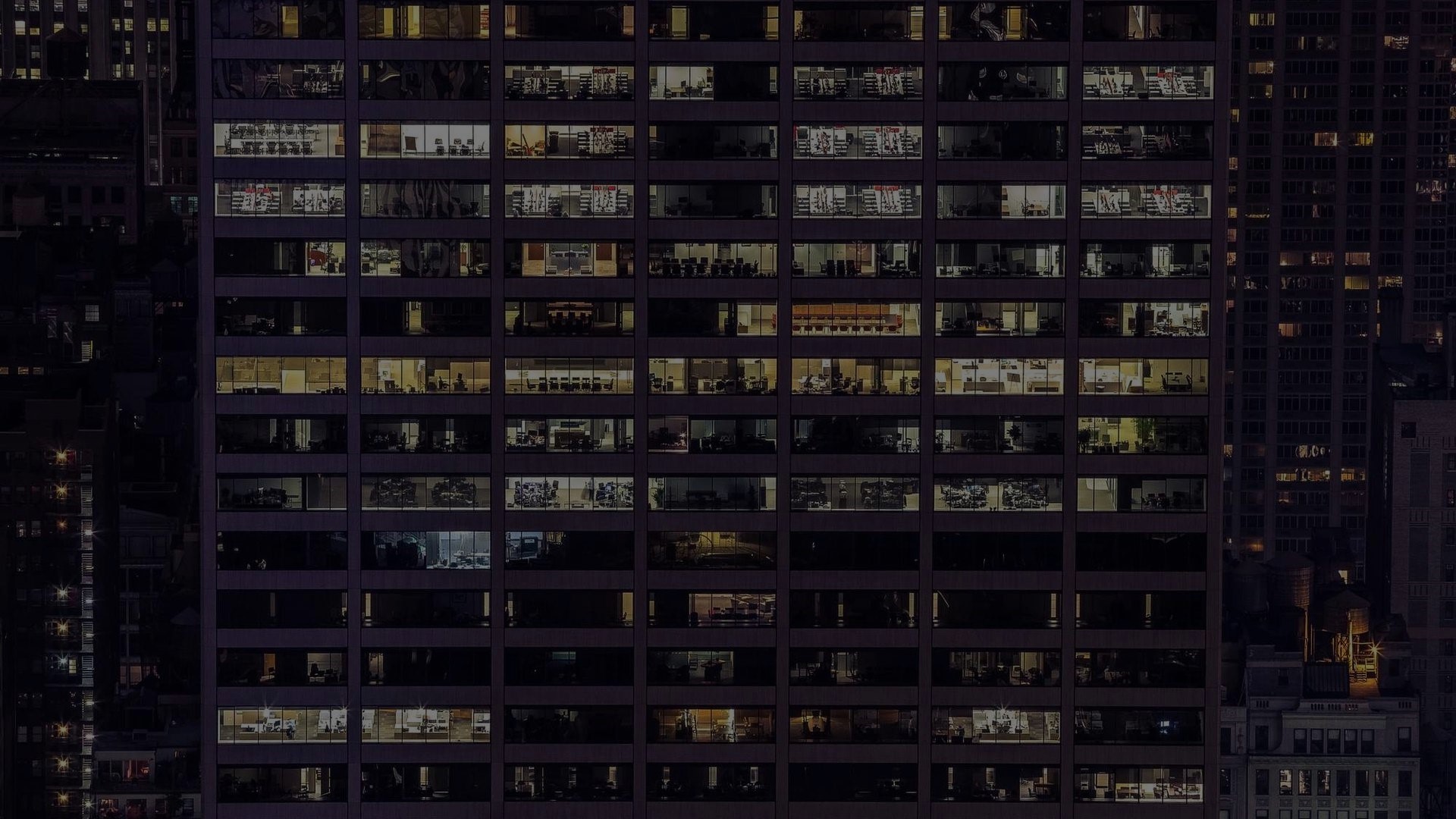 Paisagem urbana com prédios modernos ao entardecer